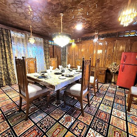 Aziz Palace Group Of Houseboats Сринагар Экстерьер фото