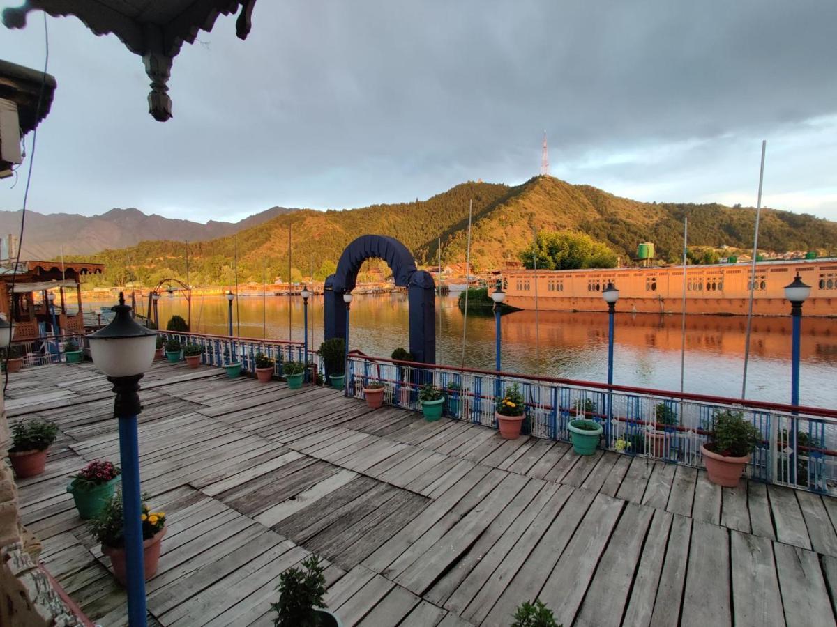 Aziz Palace Group Of Houseboats Сринагар Экстерьер фото
