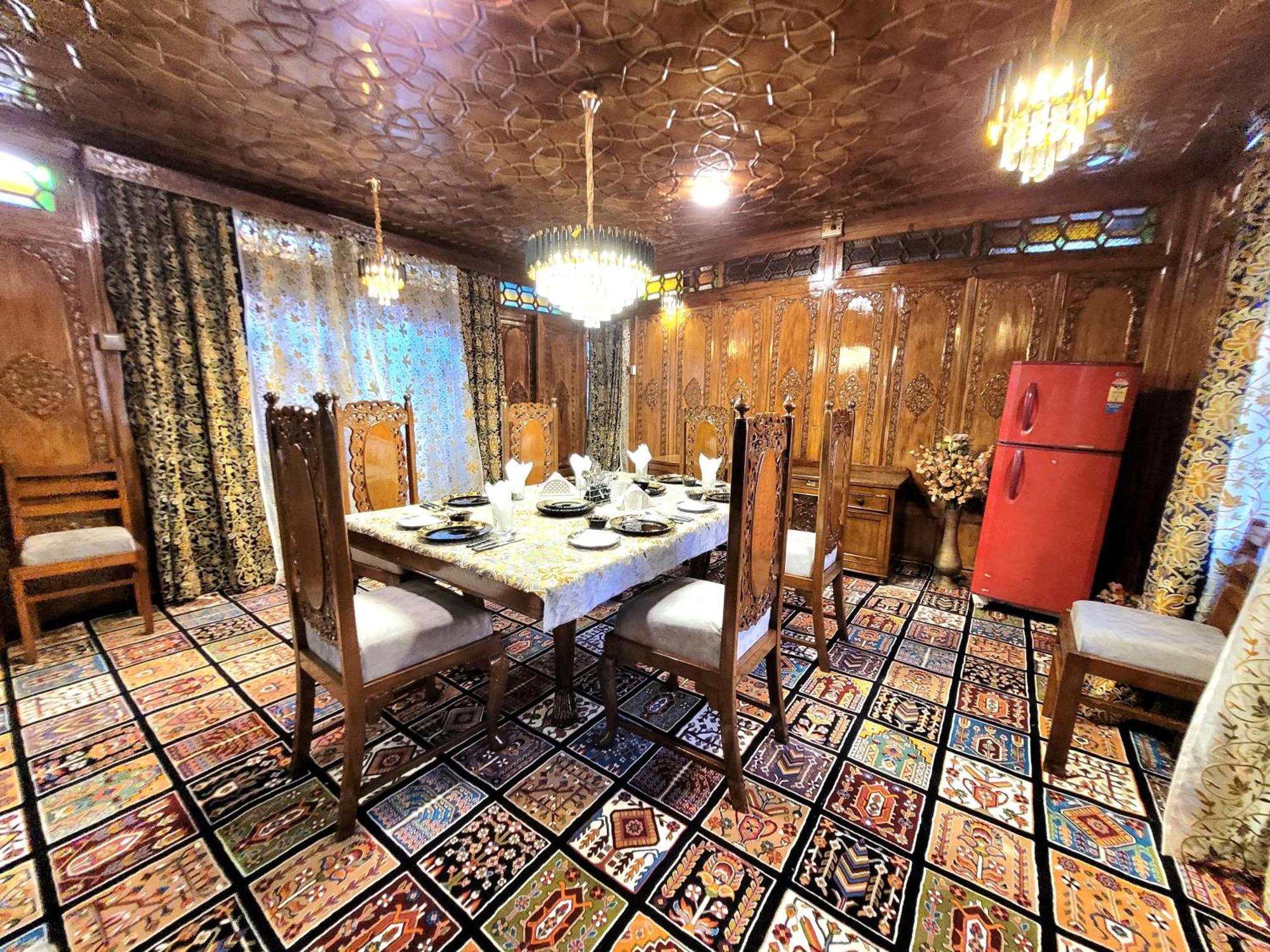 Aziz Palace Group Of Houseboats Сринагар Экстерьер фото