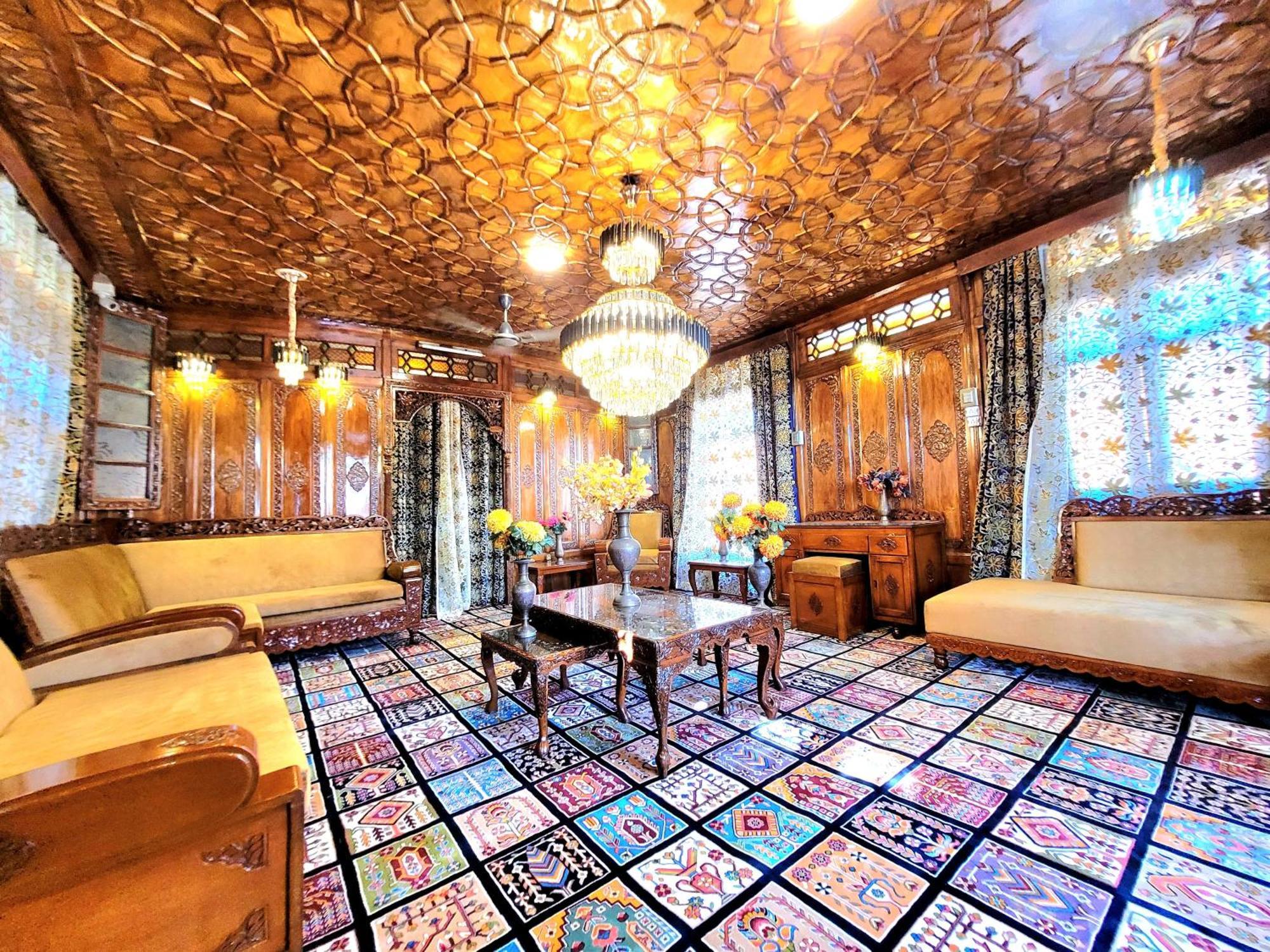 Aziz Palace Group Of Houseboats Сринагар Экстерьер фото