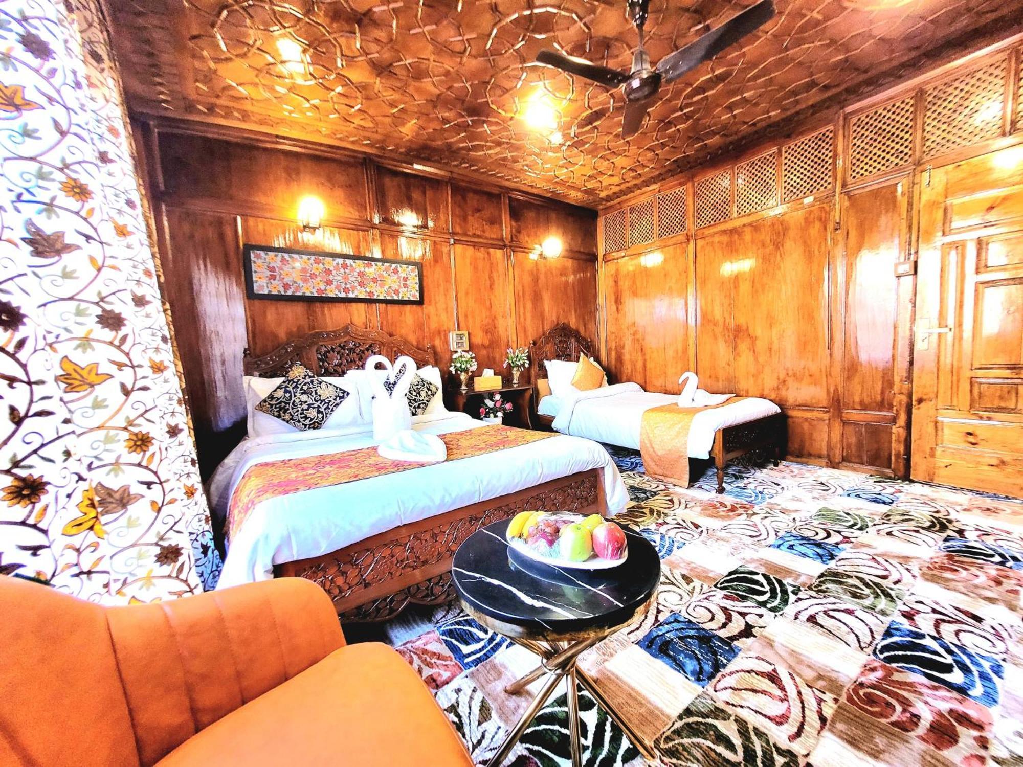 Aziz Palace Group Of Houseboats Сринагар Экстерьер фото