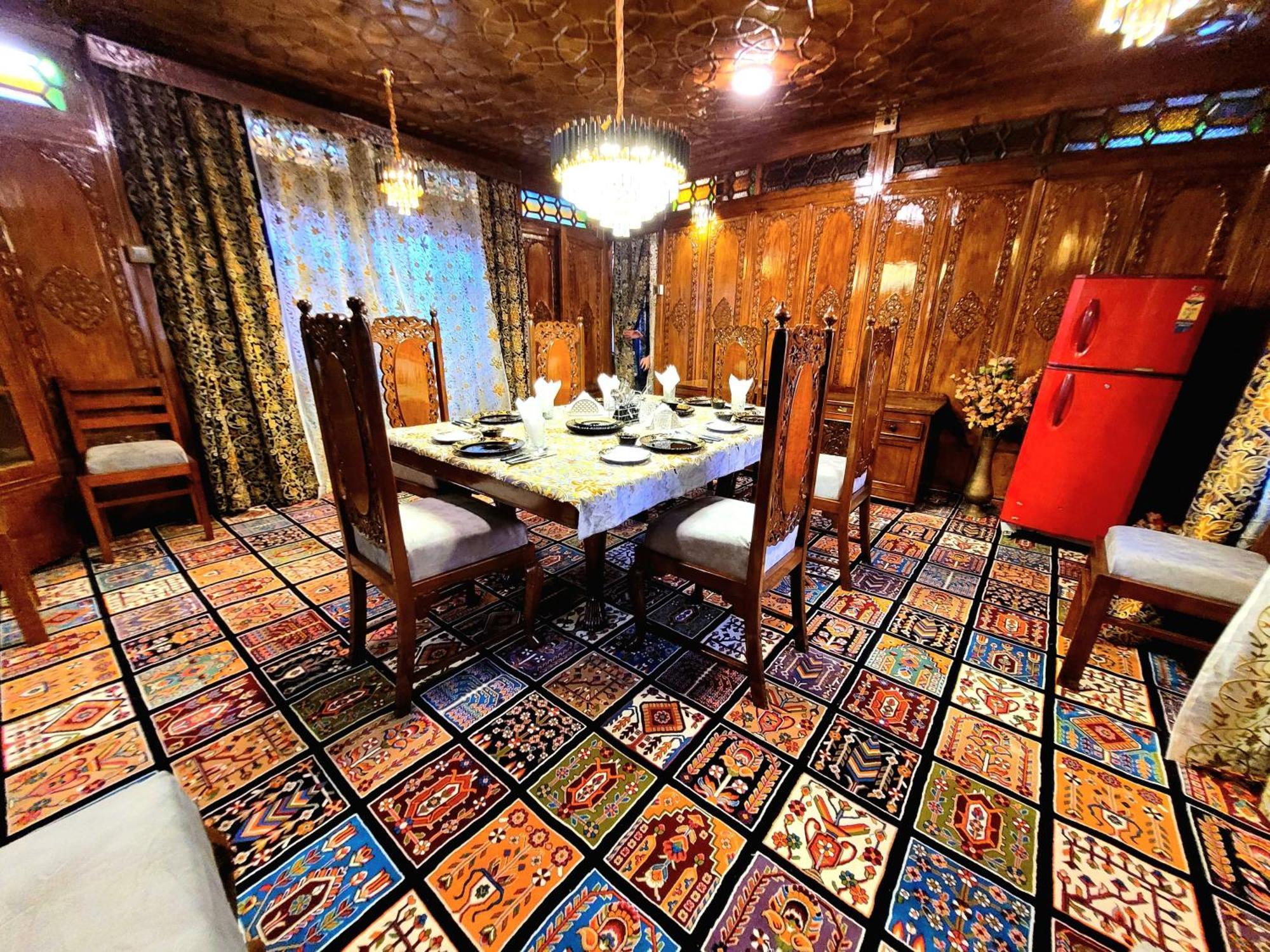 Aziz Palace Group Of Houseboats Сринагар Экстерьер фото
