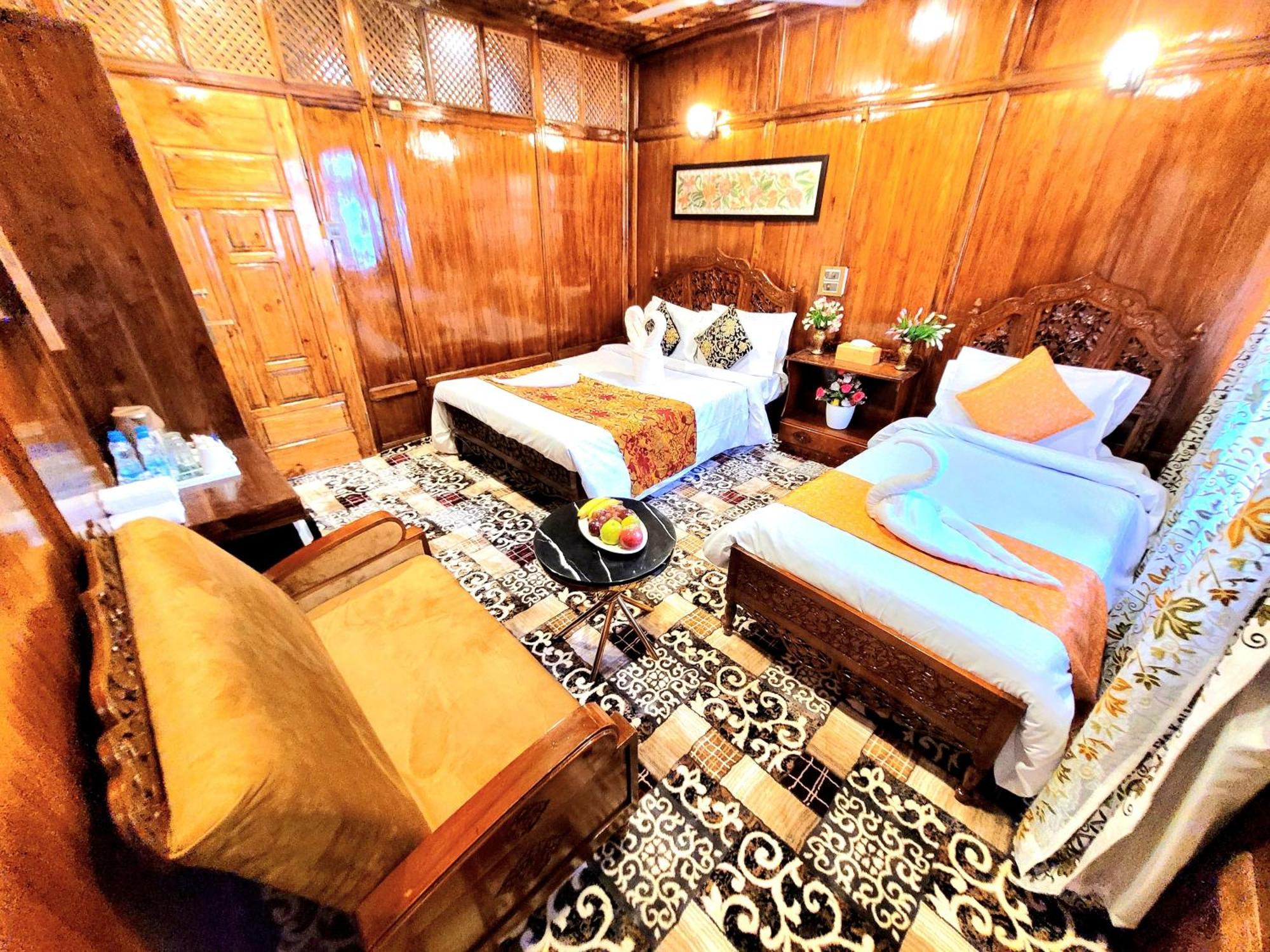 Aziz Palace Group Of Houseboats Сринагар Экстерьер фото