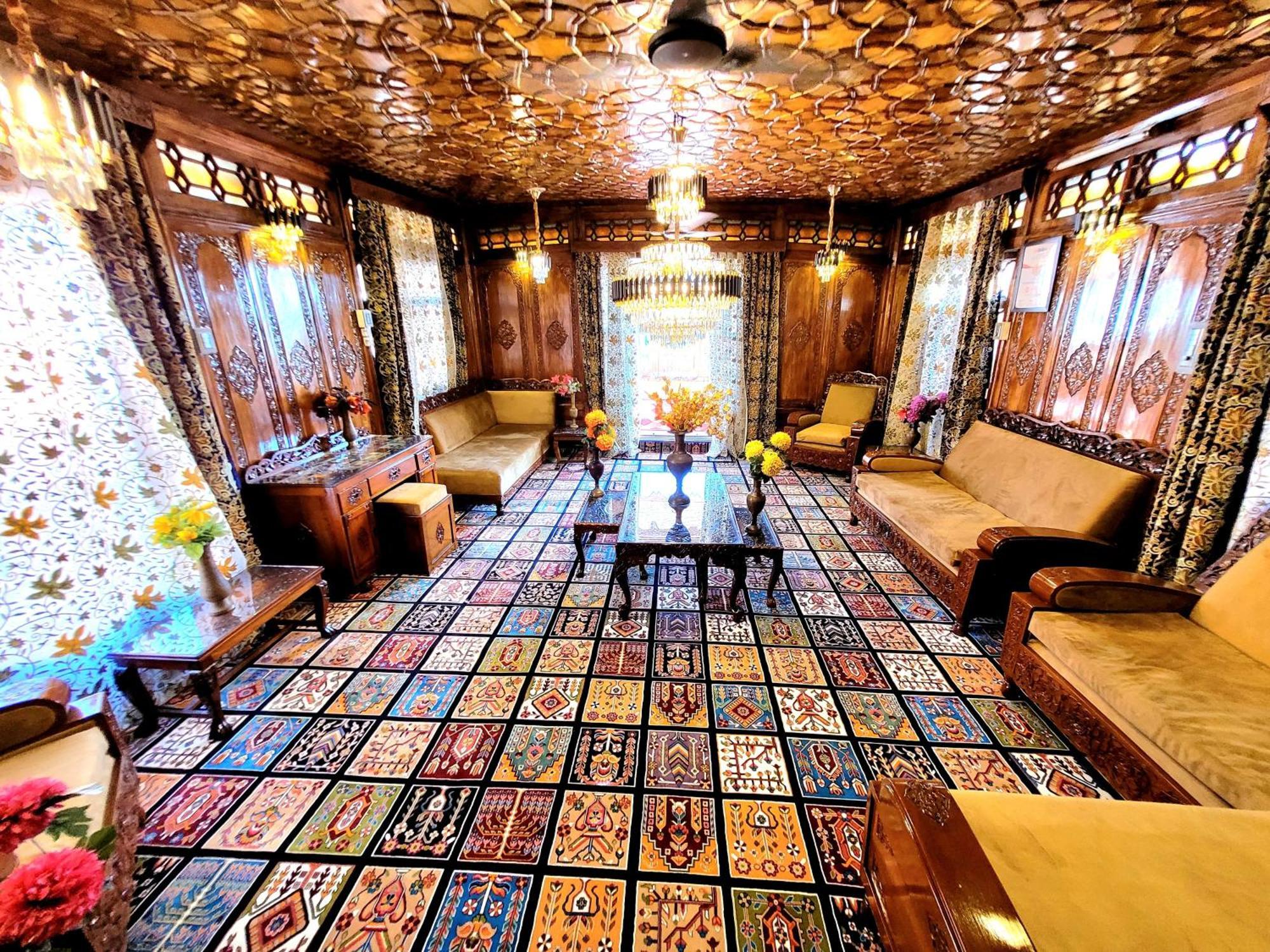 Aziz Palace Group Of Houseboats Сринагар Экстерьер фото