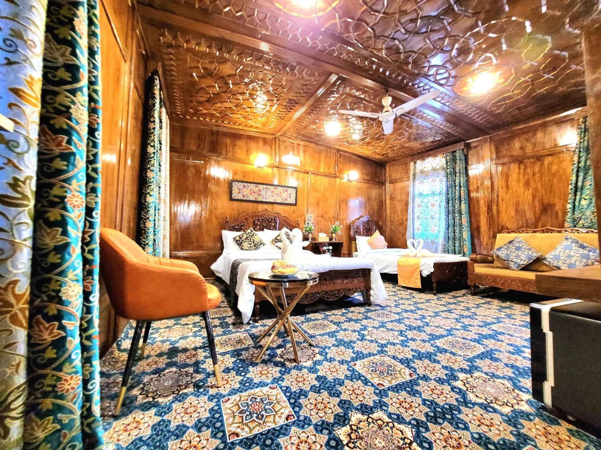 Aziz Palace Group Of Houseboats Сринагар Экстерьер фото
