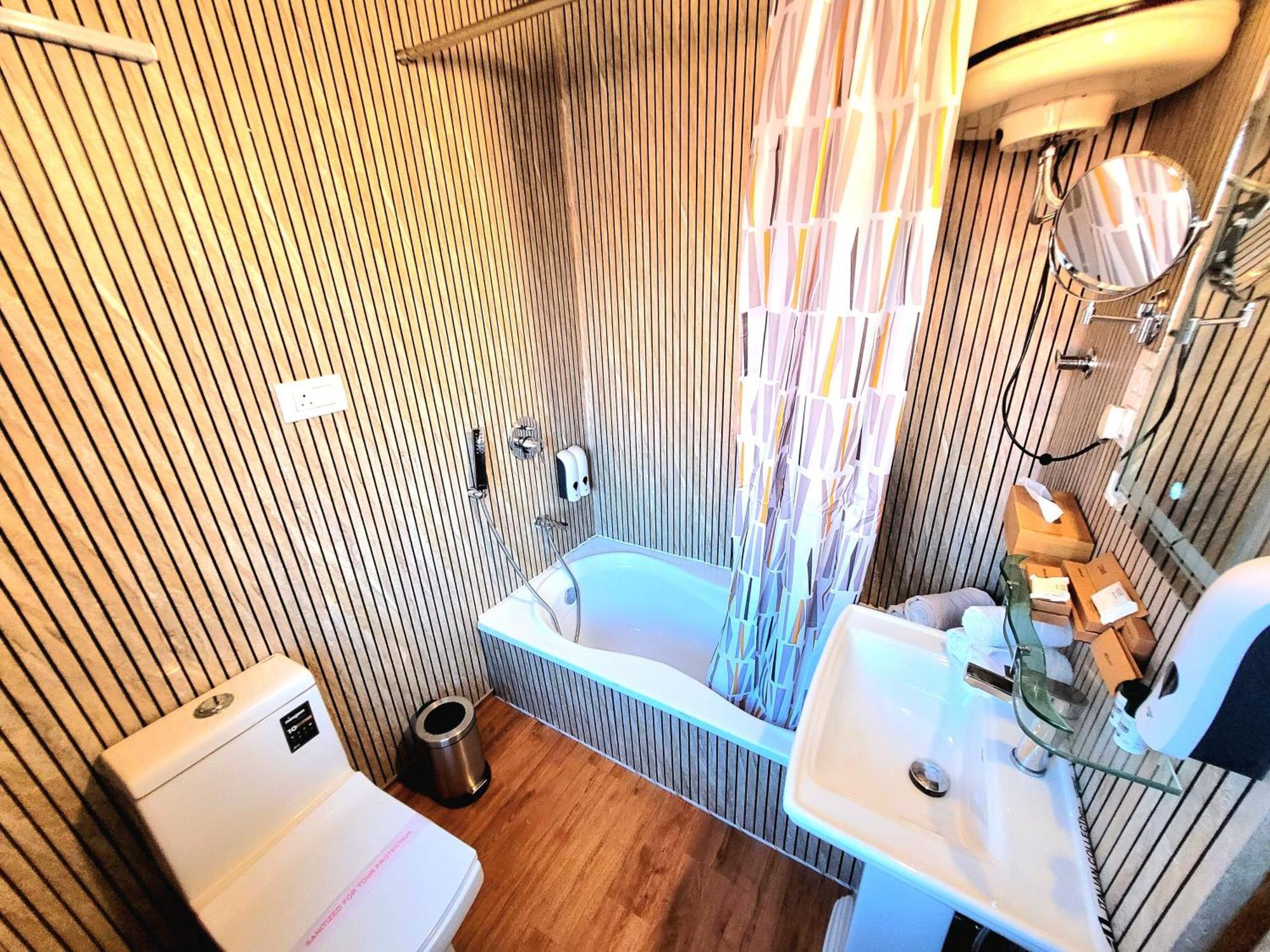 Aziz Palace Group Of Houseboats Сринагар Экстерьер фото