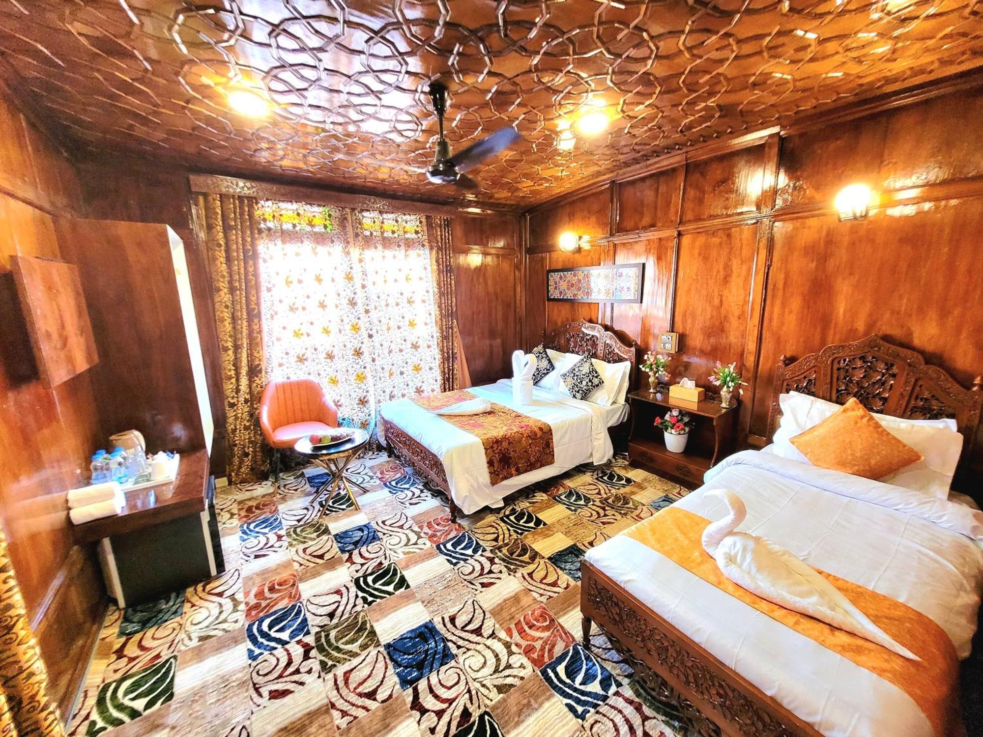 Aziz Palace Group Of Houseboats Сринагар Экстерьер фото