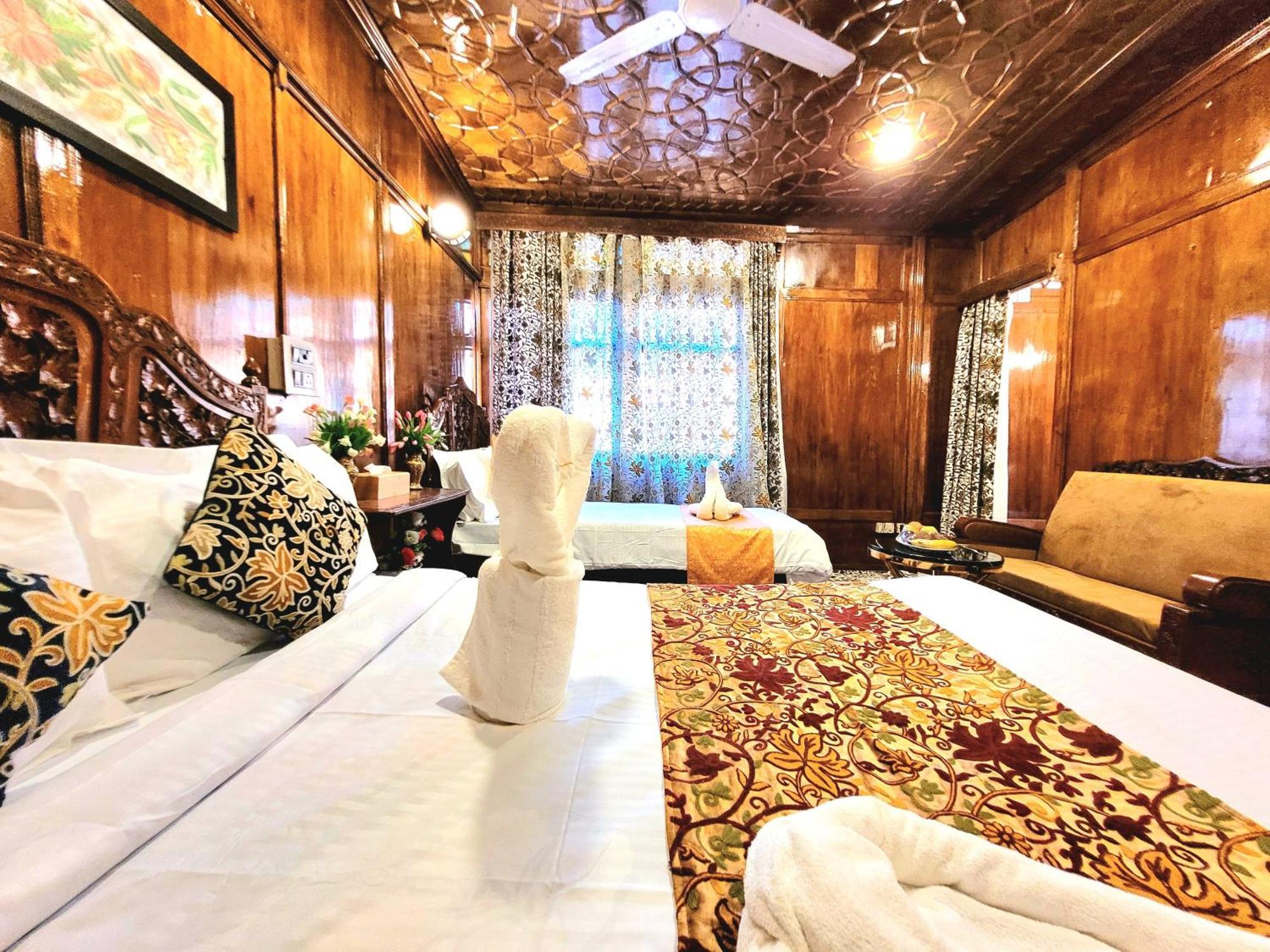 Aziz Palace Group Of Houseboats Сринагар Экстерьер фото