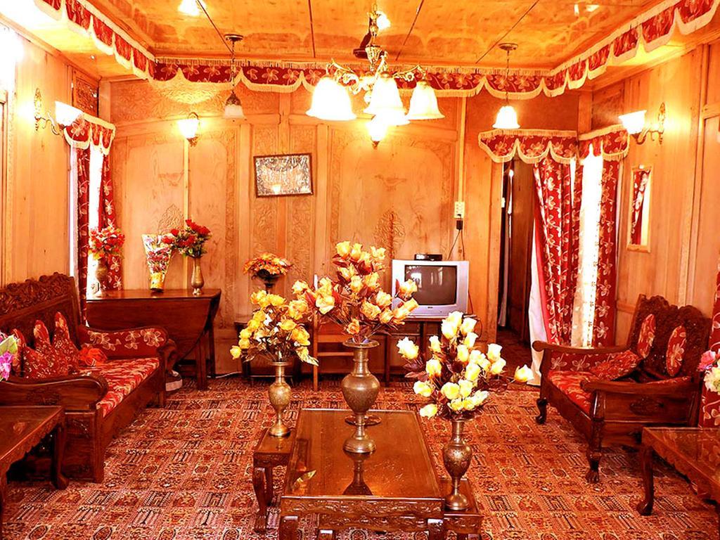 Aziz Palace Group Of Houseboats Сринагар Экстерьер фото