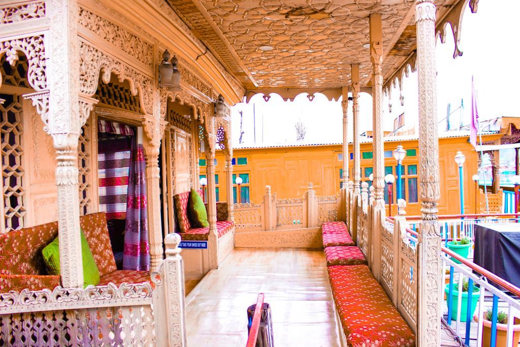 Aziz Palace Group Of Houseboats Сринагар Экстерьер фото