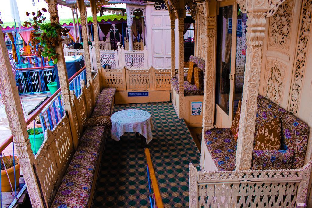 Aziz Palace Group Of Houseboats Сринагар Экстерьер фото