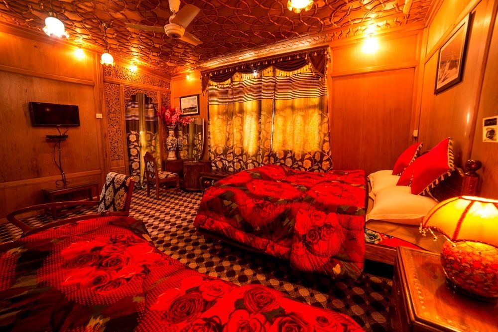 Aziz Palace Group Of Houseboats Сринагар Экстерьер фото