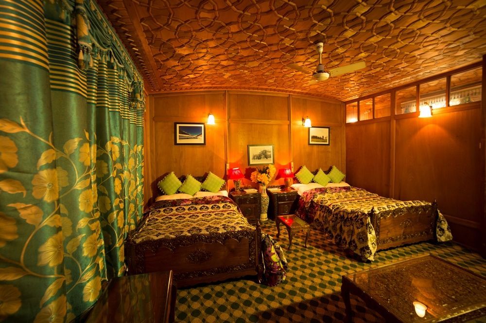 Aziz Palace Group Of Houseboats Сринагар Экстерьер фото