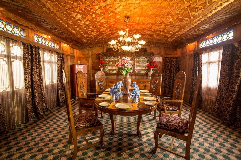 Aziz Palace Group Of Houseboats Сринагар Экстерьер фото