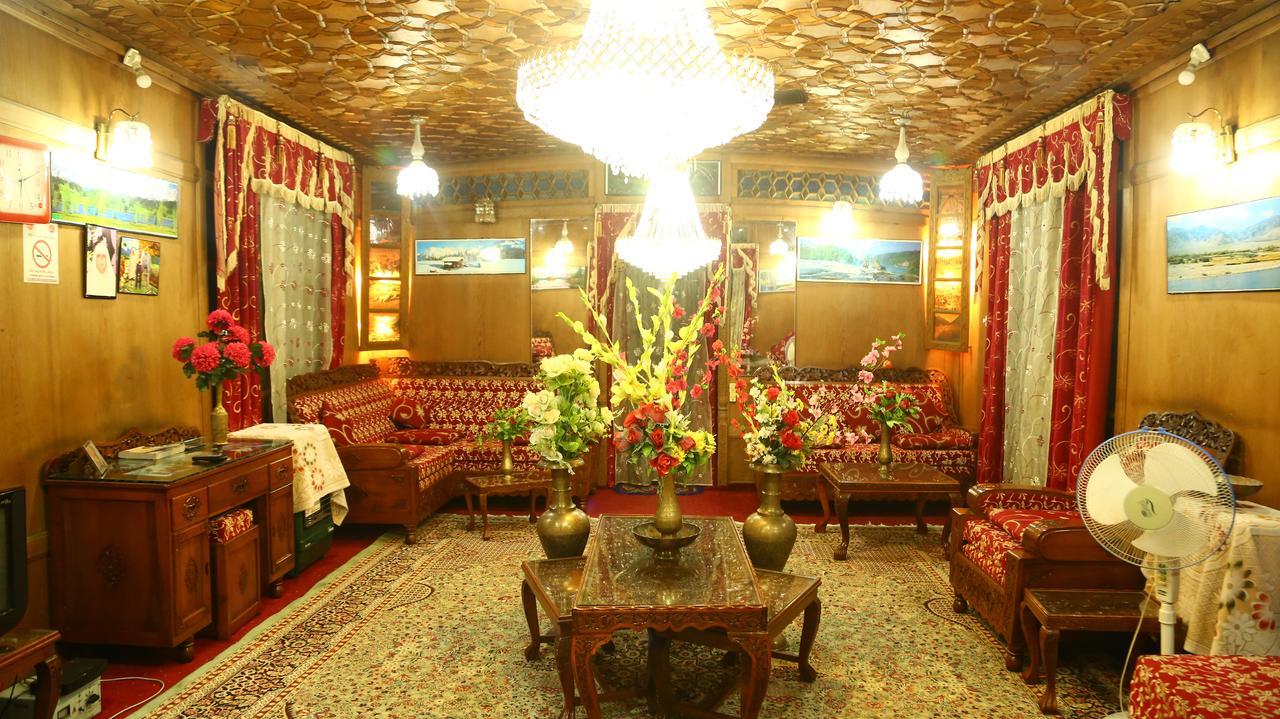 Aziz Palace Group Of Houseboats Сринагар Экстерьер фото
