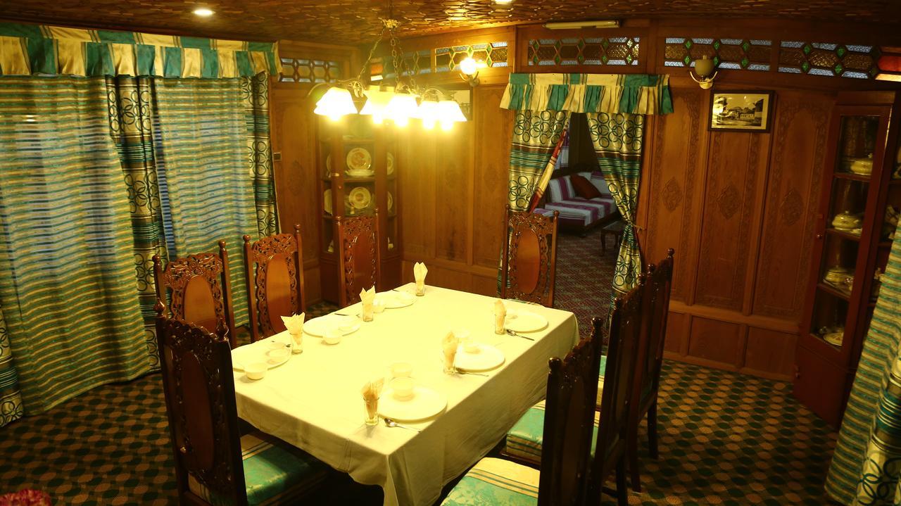 Aziz Palace Group Of Houseboats Сринагар Экстерьер фото